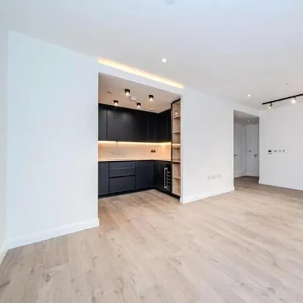 Rent this 1 bed room on Valencia Tower in 3 City Road, London