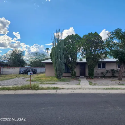 Buy this 3 bed house on 5572 South Oriole Avenue in Pima County, AZ 85746