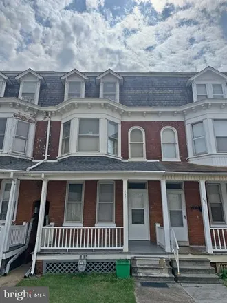 Rent this 1 bed townhouse on 232 East Springettsbury Avenue in York, PA 17403