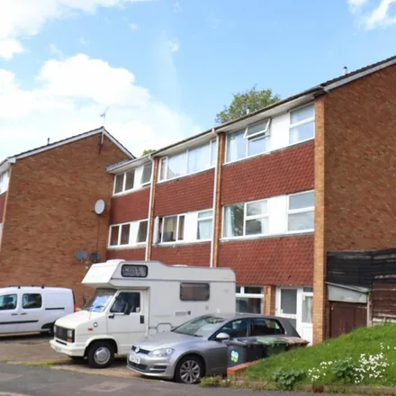 Rent this 4 bed duplex on Falconers Road in Luton, LU2 9ET