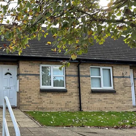 Rent this 2 bed duplex on Farm Hill Road in Baildon, BD10 8BY