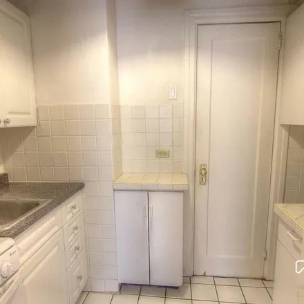 Rent this 1 bed townhouse on 259 West 90th Street in New York, NY 10024