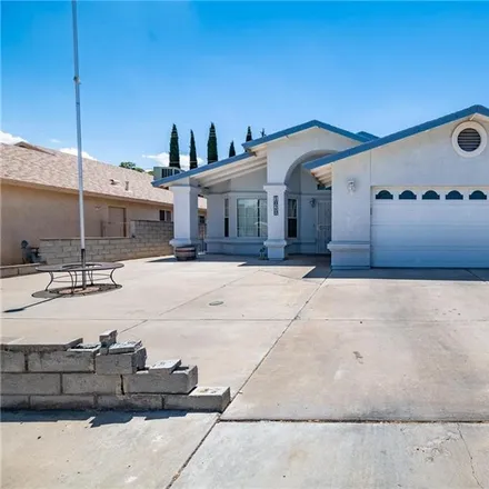 Buy this 3 bed house on 1828 Pacific Avenue in Kingman, AZ 86401