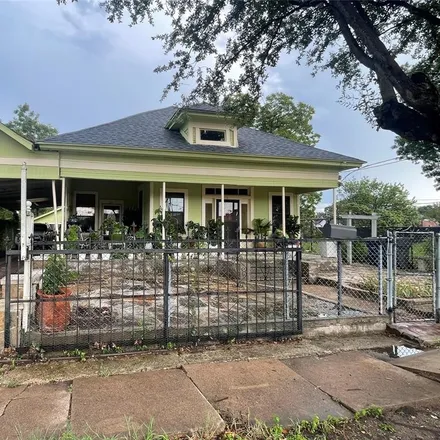 Buy this 3 bed house on 524 West 7th Street in Dallas, TX 75208