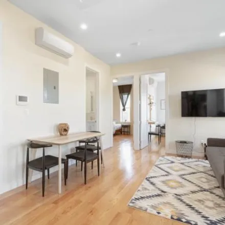 Image 5 - 212 Lewis Avenue, New York, NY 11221, USA - Room for rent