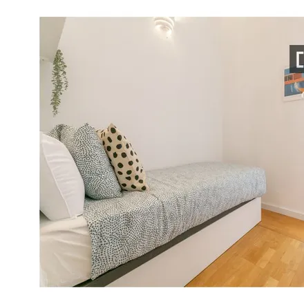 Rent this 8 bed room on Carrer de Berga in 38, 08001 Barcelona