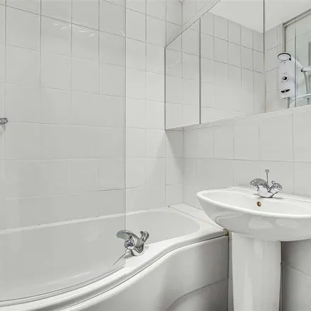 Image 8 - Maple Lodge, 2 Whitefield Close, London, SW15 3SS, United Kingdom - Apartment for rent