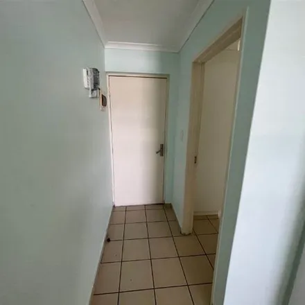 Image 3 - 112 Voortrekker Road, Cape Town Ward 115, Cape Town, 7925, South Africa - Apartment for rent