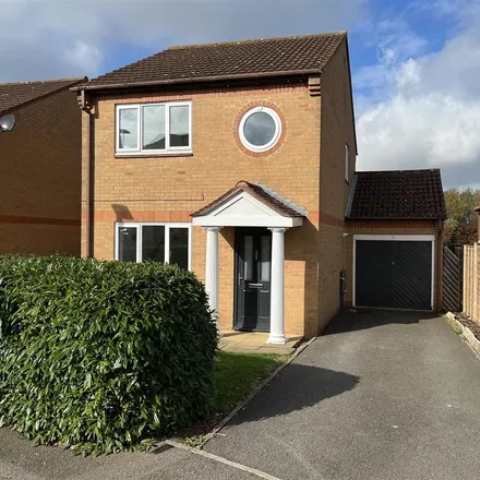 Rent this 3 bed house on Eddington Court in Bletchley, MK4 2DB