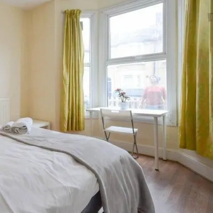 Rent this 6 bed room on 149 Glyn Road in Clapton Park, London