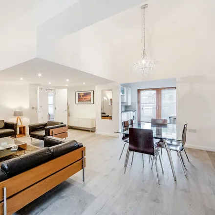 Rent this 3 bed apartment on London in E2 8HH, United Kingdom