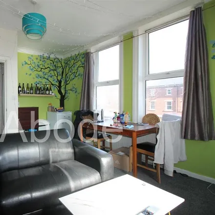 Rent this 2 bed apartment on Cumberland Court in Broomfield Place, Leeds