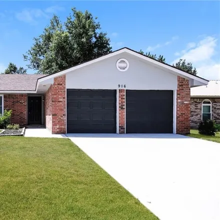 Rent this 3 bed house on 916 Clear Creek in Yukon, OK 73099