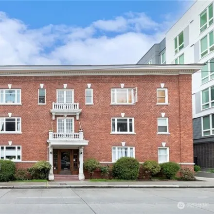 Buy this 1 bed condo on 4725 15th Avenue Northeast in Seattle, WA 98105