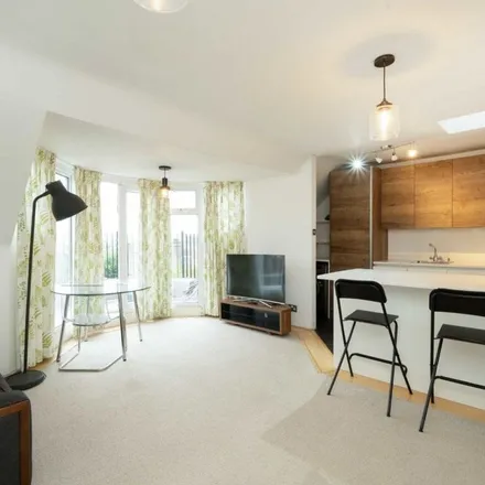 Image 6 - Heathway Court, Finchley Road, Childs Hill, London, NW11 8DG, United Kingdom - Apartment for rent