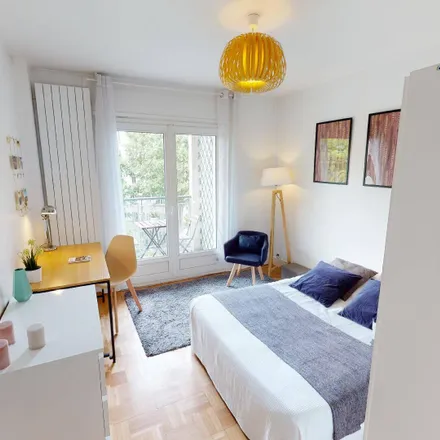 Rent this 3 bed room on 157 Boulevard Brune in 75014 Paris, France