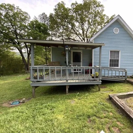 Buy this 2 bed house on 401 West Pine Street in Heber Springs, AR 72543