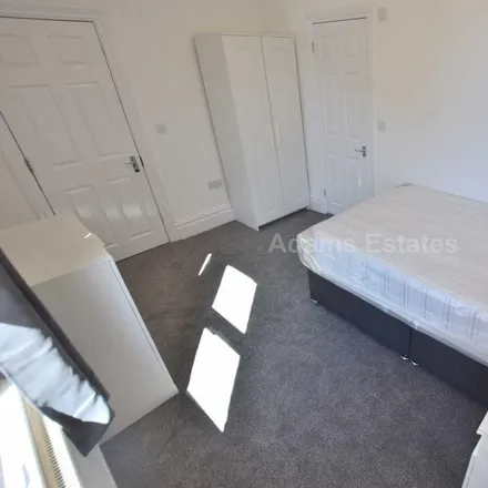 Rent this 1 bed room on 106 Wokingham Road in Reading, RG6 1JL