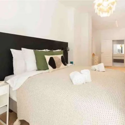 Rent this 4 bed apartment on Chaussée de Charleroi - Charleroise Steenweg 149 in 1060 Saint-Gilles - Sint-Gillis, Belgium