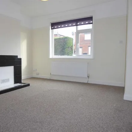 Image 2 - Greenfield Avenue, Drighlington, LS27 7AH, United Kingdom - Townhouse for rent