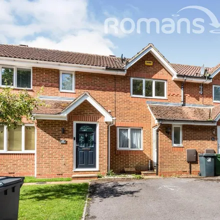 Rent this 2 bed townhouse on Birches Crest in Basingstoke, RG22 4RP