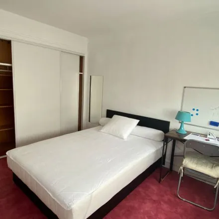 Rent this 4 bed apartment on 26 Boulevard de l'Industrie in 49000 Écouflant, France