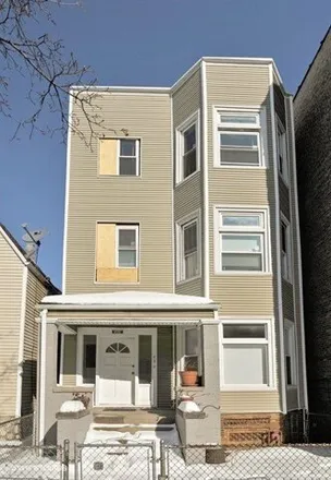 Rent this 2 bed apartment on 2214 W Roscoe St Apt 3 in Chicago, Illinois