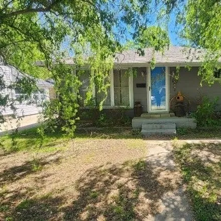 Buy this 2 bed house on 340 North California Avenue in Columbus, KS 66725