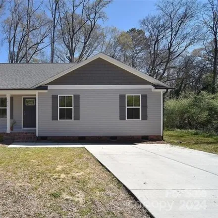 Buy this 4 bed house on 1447 Oakshade Avenue in Glass, Kannapolis