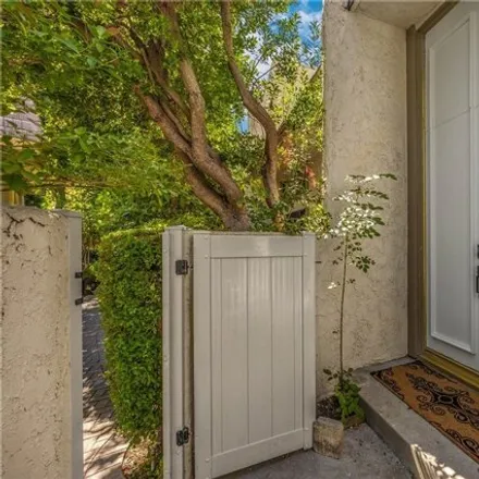 Image 2 - Shoup Avenue, Los Angeles, CA 91367, USA - Townhouse for sale