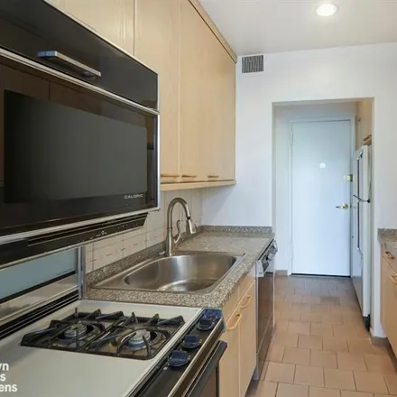 Image 3 - 200 EAST END AVENUE in New York - Apartment for sale