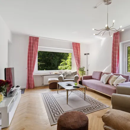 Rent this 4 bed apartment on Hennebergstraße 19 in 22393 Hamburg, Germany