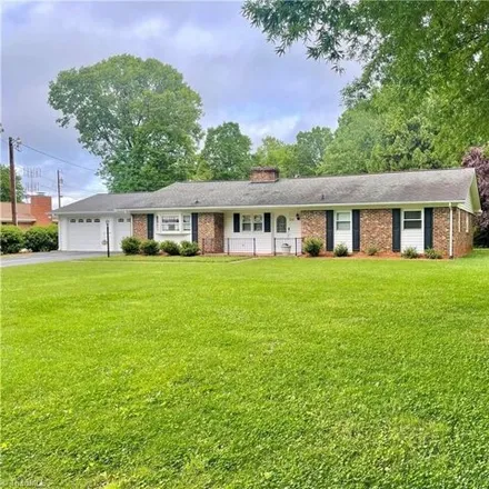 Buy this 3 bed house on 644 Kingsway Drive in King, NC 27021