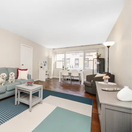 Image 4 - 420 East 72nd Street, New York, NY 10021, USA - Apartment for sale