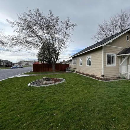 Buy this 3 bed house on 978 Yakima Avenue in Prosser, WA 99350