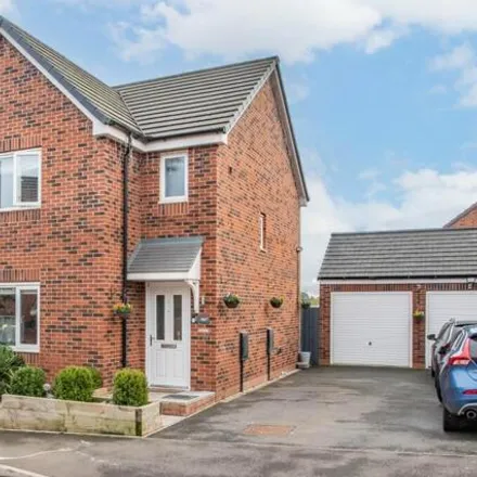 Buy this 3 bed house on Kimcote Street in Redditch, B97 6BU
