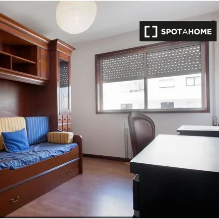 Rent this 3 bed room on Pavilhão da Paróquia da Areosa in Travessa da Areosa, 4200-219 Porto