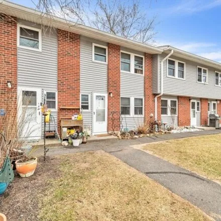 Image 3 - 119;121;123;125;127;129 Manor Court, Springfield, MA 01118, USA - Townhouse for sale