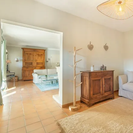 Rent this 4 bed house on Cabrières-d'Avignon in Rue Jean Giono, 84220 Cabrières-d'Avignon
