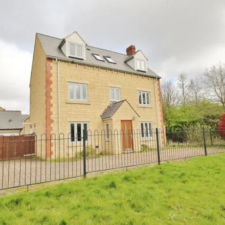 Buy this 4 bed house on Jubilee Way in Poffley End, OX28 1GQ