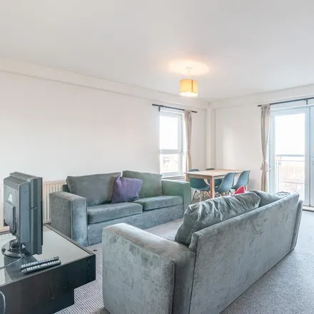 Rent this 3 bed apartment on 3A Lindsay Road in City of Edinburgh, EH6 4EP