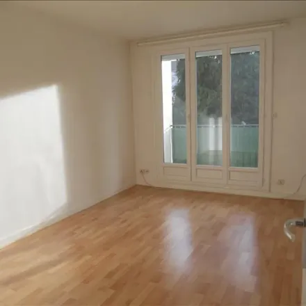 Rent this 2 bed apartment on 60b Rue de Soissons in 60800 Crépy-en-Valois, France