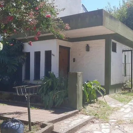 Buy this studio house on San Raimundo 193 in Partido de Lomas de Zamora, B1834 FYG Turdera