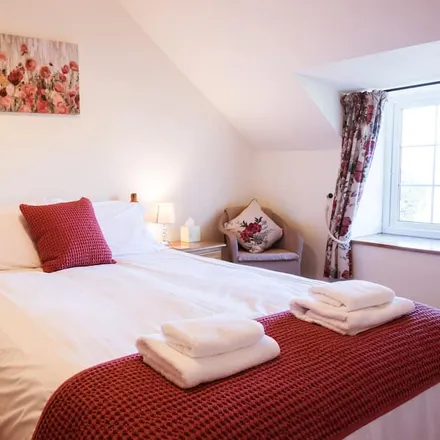 Rent this 2 bed duplex on Brithdir and Llanfachreth in LL40 2SG, United Kingdom