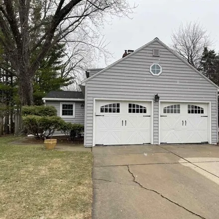 Image 2 - 2613 Riverside Drive, Allouez, WI 54301, USA - House for sale