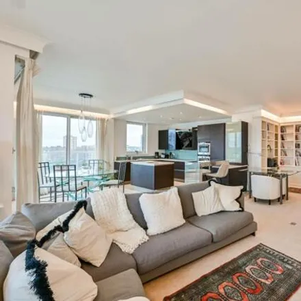 Rent this 2 bed apartment on Chelsea Crescent in The Towpath, London