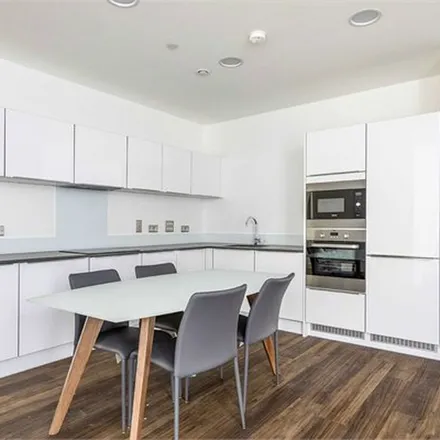 Rent this 3 bed apartment on Bay House in Quebec Way, London