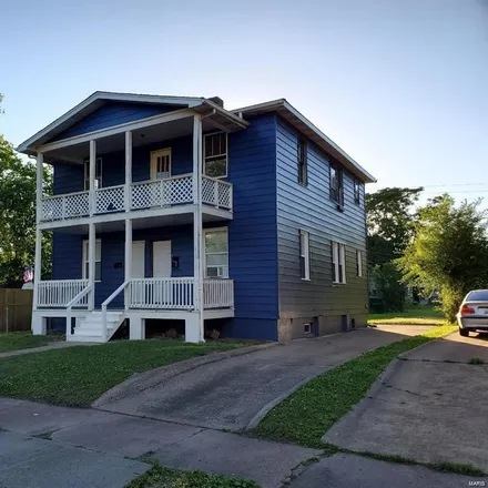 Rent this 2 bed house on 2419 State Street in Granite City, IL 62040