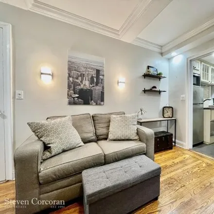 Image 5 - Hardwicke Hall, 314 East 41st Street, New York, NY 10017, USA - Apartment for sale