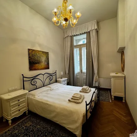 Rent this 3 bed apartment on Italská 35/21 in 120 00 Prague, Czechia